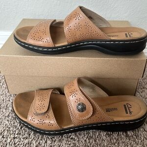 Clark’s Leisa Lacole Sand Leather Sandals